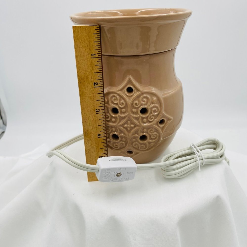 Electric scented wax melter with plumeria wax included - Picture 2 of 9